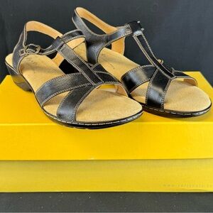 Soft Spots T-Strap Black Sandals With Buckle Closure U.S. Size 9 Never Worn